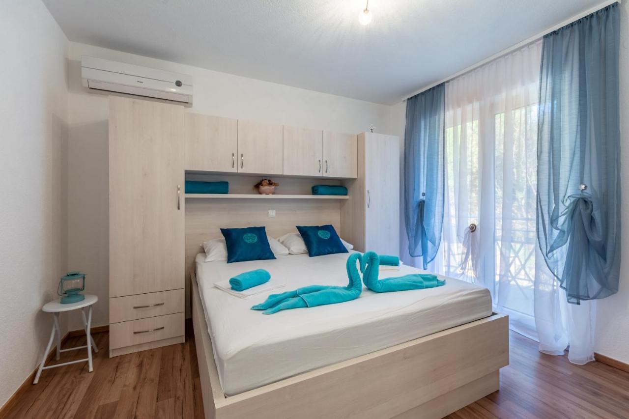 Family Friendly Apartments With A Swimming Pool Stanici, Omis - 18676 Exterior foto